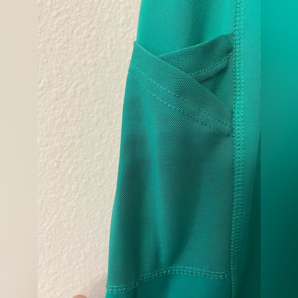 Ebb & Flow Green Leggings with mesh detail. Mid calf. Size X-Large. - Picture 3 of 6